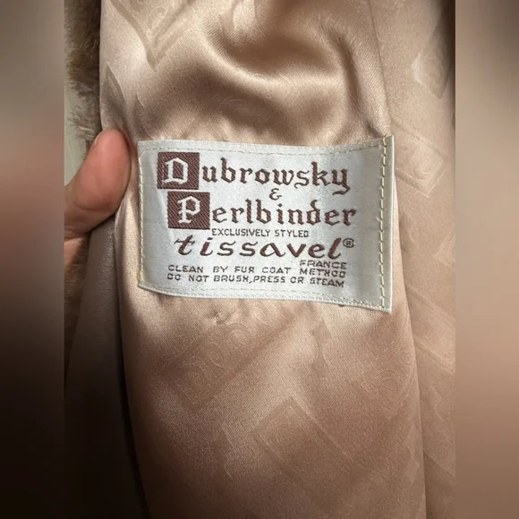 Luxurious Tan Mink Coat - Picture 2 of 2